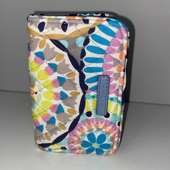 Vera Bradley RFID Small Bifold Wallet, Sunny Medallion fabric New With Tags NWT - Picture 14 of 14